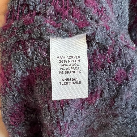 Leith V-Neck Diamond Pattern Sweater - Picture 8 of 8